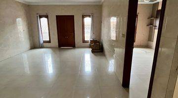 Gambar 3 Dijual Rumah Sunter 3 Lantai Semi Furnished 