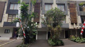 Gambar 1 Townhouse Galeri Ciumbuleuit Bandung Cantik 3 Lantai Furnished