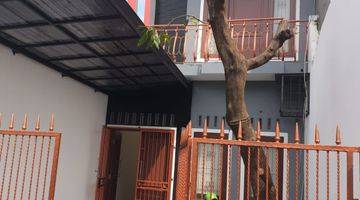 Gambar 1 Dijual cepat rumah  2 lantai di jakarta selatan