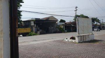 Gambar 5 RUMAH 1 LANTAI , MEDOHO, bangunan hampir full, bagian luas. Bisa utk usaha makanan UMKM. Kondisi baik, tembok kokoh. Tanah disebelahpun dijual, bisa utk perluasan