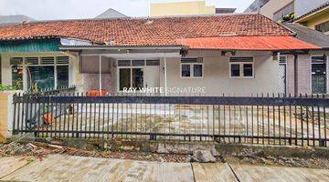 Gambar 1 Dijual Rumah Klasik 1 Lantai Lokasi Strategis Hook Di Bendungan Hilir 