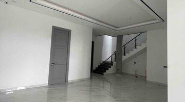 Gambar 4 Dijual Rumah Baru Gress 3 Lantai Siap Huni Di WOODLAND citraland Surabaya