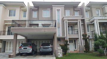 Gambar 1 Rumah 3 lantai di Cluster ONYX