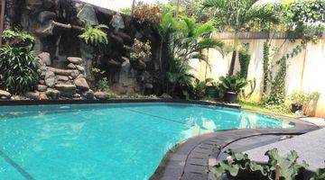 Gambar 1 Rumah Mewah, Pool di Beverly Hill Kota Wisata di Cibubur, Jaktim