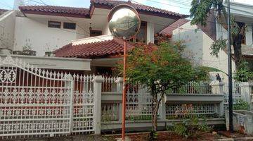 Gambar 1 Rumah 2 lantai dalam komplek