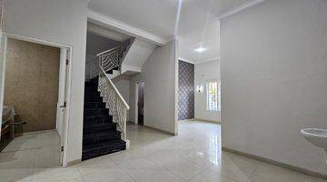 Gambar 4 Hadap Boulevard Rumah Minimalis 2 Lantai Purimas Surabaya Harga Bu