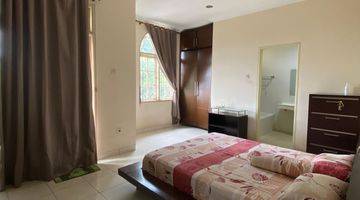 Gambar 4 Rumah Mewah Semi Furnished di Legenda Wisata