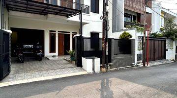 Gambar 2 Best Deal!!! Rumah Moderen Depan Taman Luas 151 M2, Akses Mudah