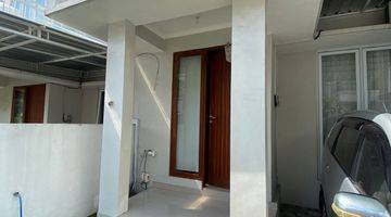 Gambar 1 (20). Two Storey House For Rent Is In A Housing Complex