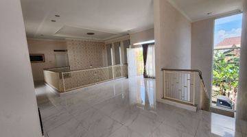 Gambar 3 Rumah Mewah 2 Lt Full Furnish Plus Swimming Pool