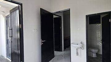 Gambar 4 Rumah 2 Lantai 3 Kamar Tidur 2 Kamar Mandi Di Kota Depok 