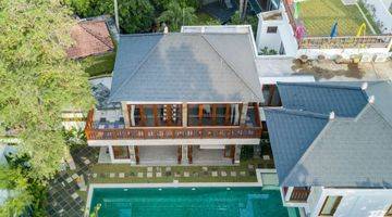 Gambar 1 Stunning three bedroom villa in Petitenget Bali