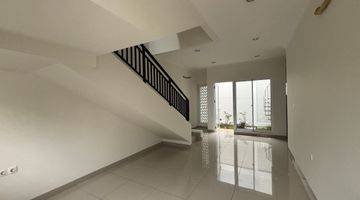 Gambar 5 Rumah 2 Lantai Unfurnished Sangat Bagus Cluster Amanda Summarecon