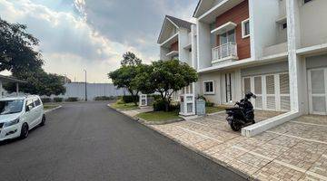 Gambar 2 Rumah 2 Lantai Unfurnished Sangat Bagus Cluster Amanda Summarecon