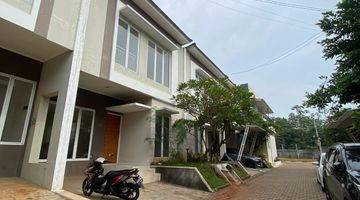 Gambar 3 Rumah Townhouse Belakang Citragran Cibubur