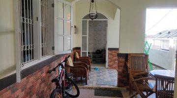 Gambar 3 Dijual Rumah 2 Lantai SHM Bagus Hadap Timur