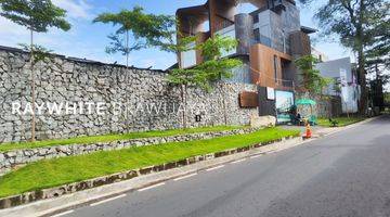 Gambar 2 Brand New Townhouse Modern Design With Rooftop Area Kemang Utara