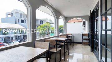 Gambar 2 Brand Newly Renovated House Best Location Area Darmawangsa 