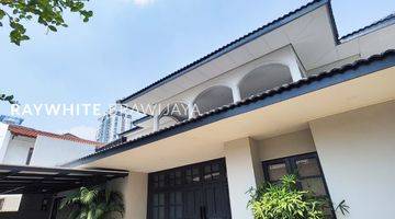 Gambar 1 Brand Newly Renovated House Best Location Area Darmawangsa 