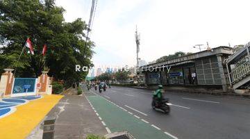 Gambar 2 APARTMENT PARK ROYALE SANGAT STRATEGIS DI GATOT SUBROTO, VIEW SWIMMING POOL