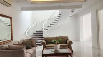 Gambar 1 Rumah 2 Lantai Bagus Furnished SHM di Kemang, Jakarta Selatan