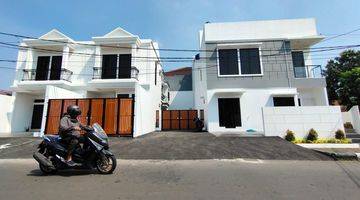 Gambar 3 Rumah  Di Jual 2 lantai Bagus SHM di Cempaka putih jakarta pusat