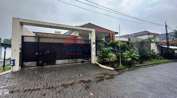 Gambar 1 Rumah Megah 2 Lantai Dijual Dalam Cluster Depan Araya