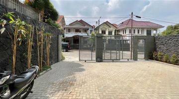 Gambar 4 Rumah Luxury 2 Lantai SHM Semifurnished Setiabudi Regency