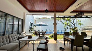 Gambar 4 Rumah Mewah Terdapat Private Pool