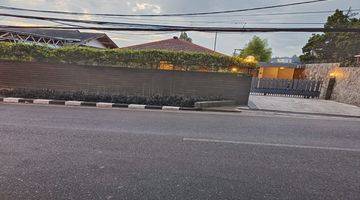 Gambar 4 Rumah Modern Mewah  Dgn Taman Yg Astri di Ciumbuleuit Bamdung Rumah