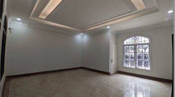 Gambar 2 Jual Cepat Rumah Exclusive 3 Lantai Ada Kolam Renang & Basement  Di Jl. Raya Menteng , Menteng