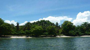 Gambar 1 Tanah di Gili Gede Lombok di Depan Pantai