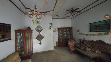 Gambar 5 Rumah 2 Lantai Butuh Renovasi Unfurnished SHM Di jual CEPAT