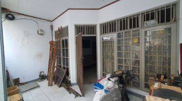 Gambar 4 Rumah 2 Lantai Butuh Renovasi Unfurnished SHM Di jual CEPAT