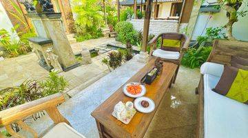 Gambar 4 Pretty House With Balinese Tropical Style 