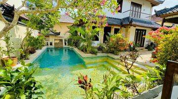 Gambar 2 Pretty House With Balinese Tropical Style 