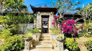 Gambar 1 Pretty House With Balinese Tropical Style 