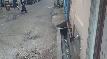 Gambar 2 Rumah di Jalan arwana jembatan dua HGB Butuh Renovasi Selatan