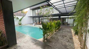 Gambar 4 Vila Luxury di Seminyak 