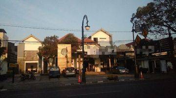 Gambar 1 Ruang Usaha Ex Resto Cafe Mainroad Riau Bandung