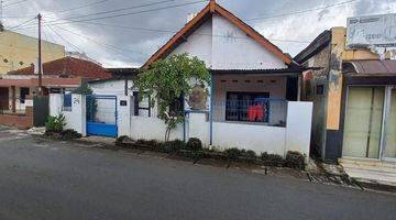 Gambar 1 Rumah sederhana tengah kota jogja cocok untuk hunian akses jalan mobil simpangan