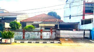 Gambar 1 Rumah Tua Tomang 12x20. Jalan Lebar 4 Mobil