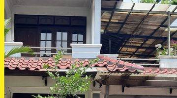 Gambar 1 Rumah 2 Lantai di Dalam Komplek Moneter Kembangan. Harga Nego