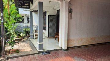 Gambar 2 Rumah 2 Lantai di Dalam Komplek Moneter Kembangan. Harga Nego