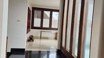 Gambar 3 Dijual Rumah Intercon Rapih Minimalis  Dengan Kolam Renang