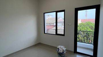 Gambar 4 Rumah 2 Lantai Baru Semi Furnished SHM Poris Tangerang