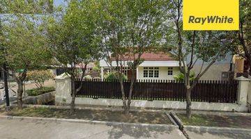 Gambar 1 Dijual Rumah Hook Dijalan Ketintang Baru Surabaya