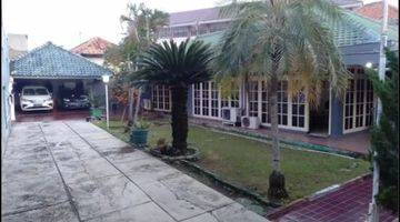 Gambar 4 Rumah Dengan Taman Yang Luas Utan Kayu Jakarta Timur 