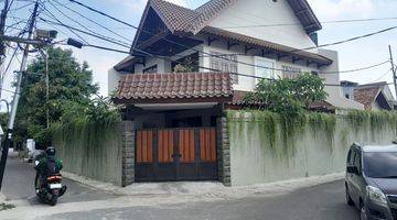 Gambar 1 Dijual Rumah Mewah di Jl. Bambu kuning Nuansa Bali 3 Lantai