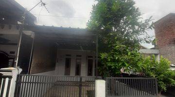 Gambar 1 Rumah Rumah di jalan sompok dekat pesantren